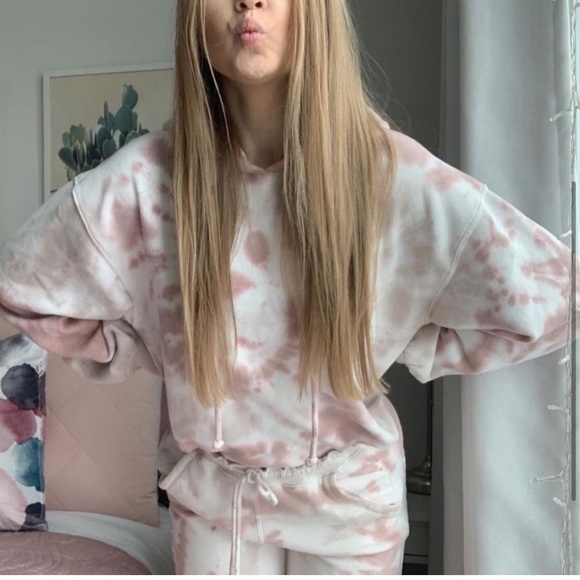 Abercrombie & Fitch Matching Sweatsuit (M Sweater, S Sweatshorts) - Picture 3 of 9